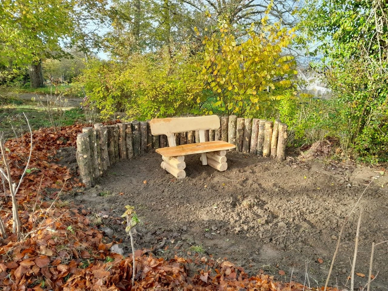 Sitznische aus Wildobst vor Shiitake-Palisaden Kloster Arenberg Koblenz